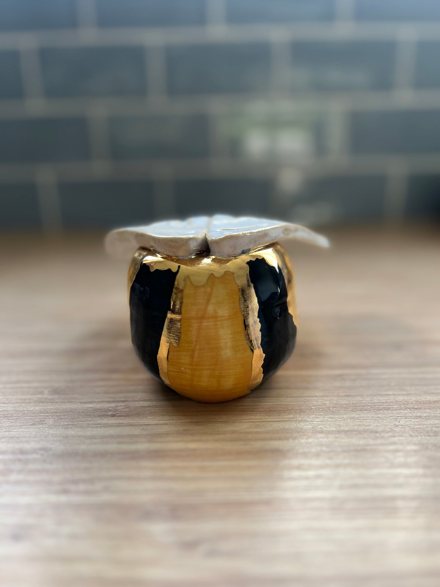 Sculptural display bee